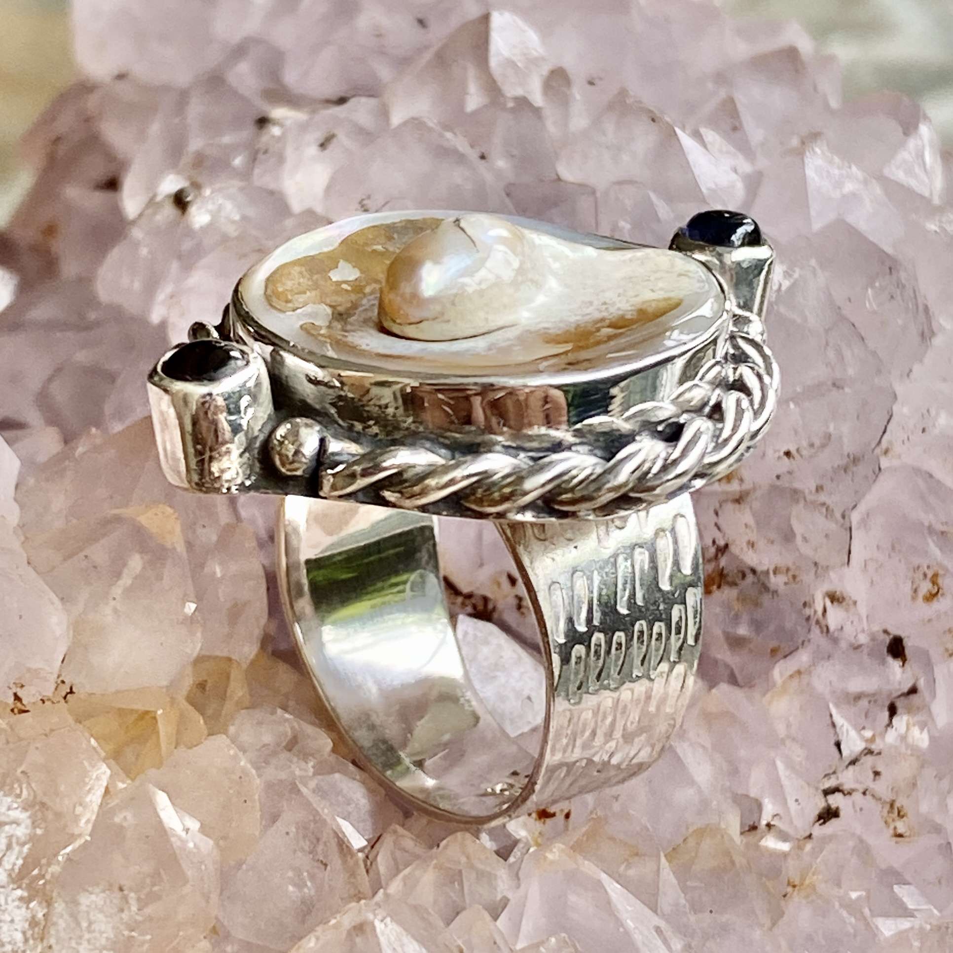 (HANDMADE 925 BALI SILVER RING WITH MOTHER OF PEARL)